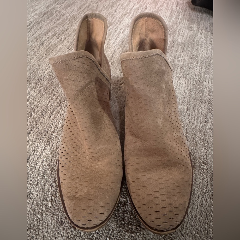 Tan Suede Lucky Brand Ankle Boots sz 8.5